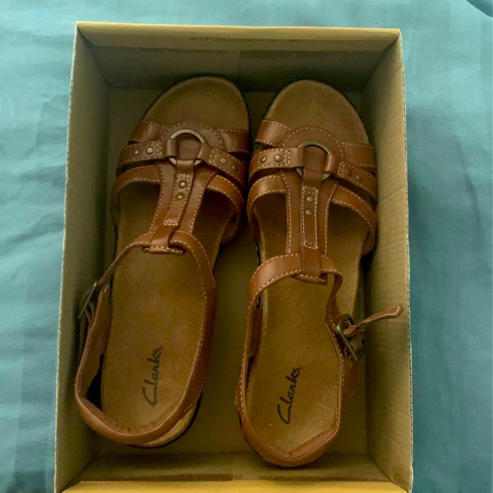Clarks size 8M brown sandals